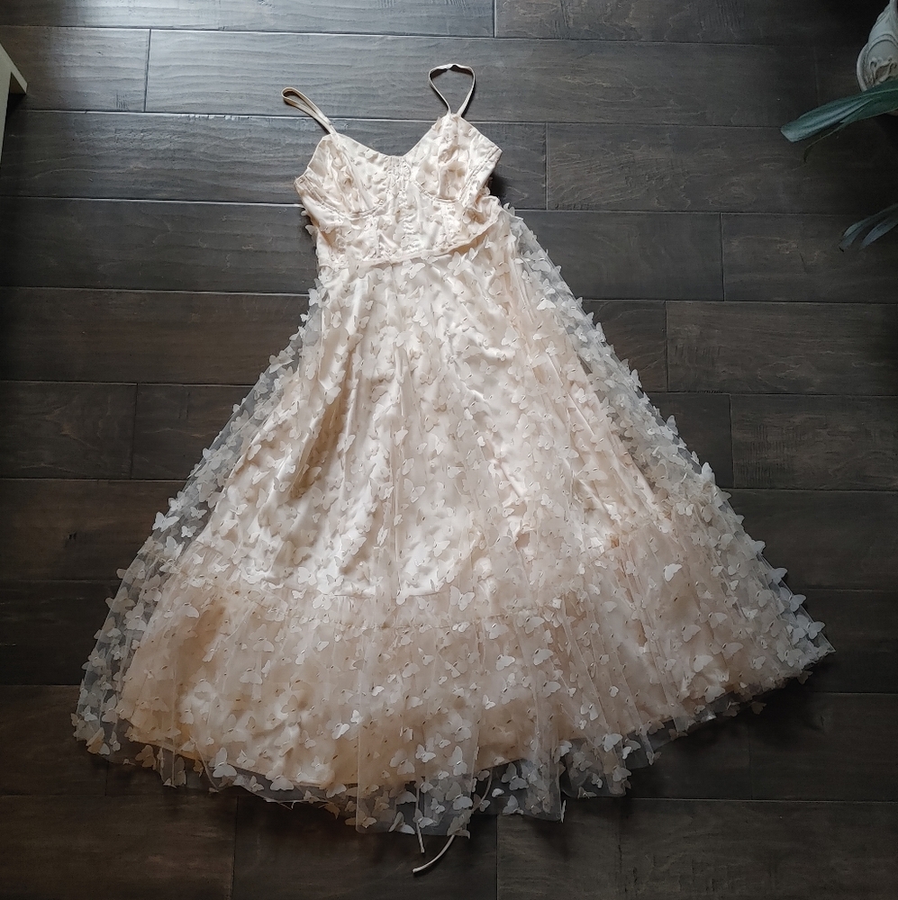 Butterfly Mesh Floor Length Wedding Fantasy Dress